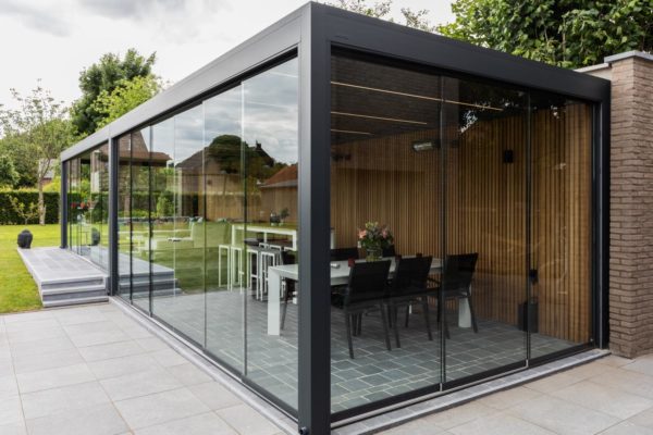 pergola aluminium b200 brustor avec parois vitrees