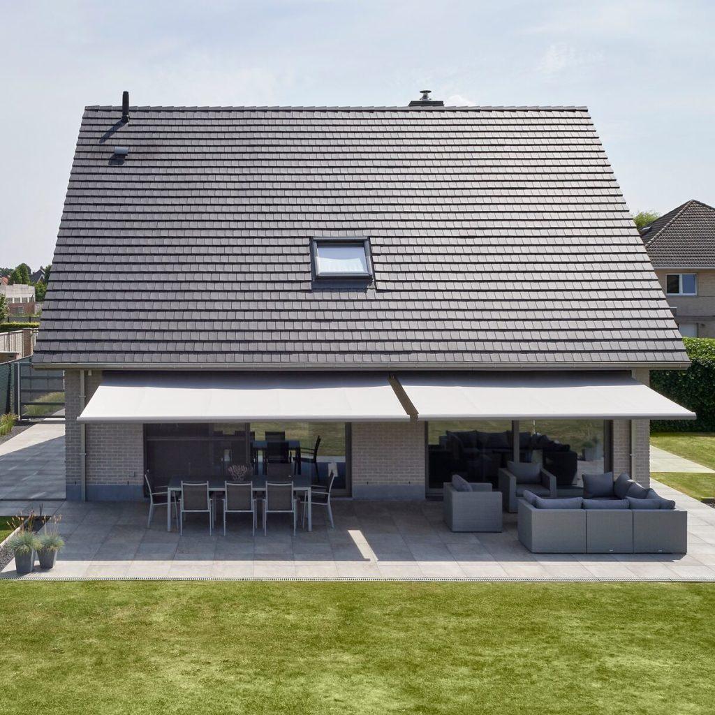 Store banne B50 couplé pour protéger l'entièreté de la terrasse